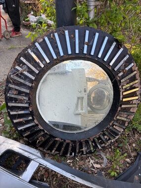 Round Sunburst Wall Mirror in Black
